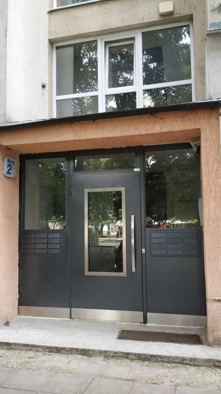 Newly Renovated 2 Bedroom In *
