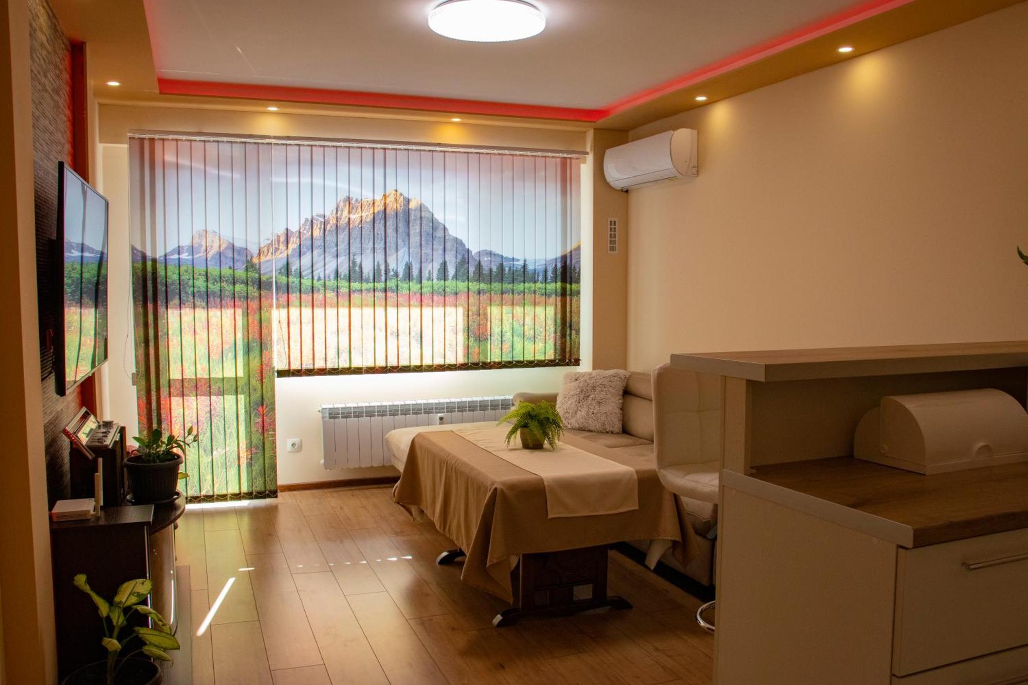 Newly Renovated 2 Bedroom In *