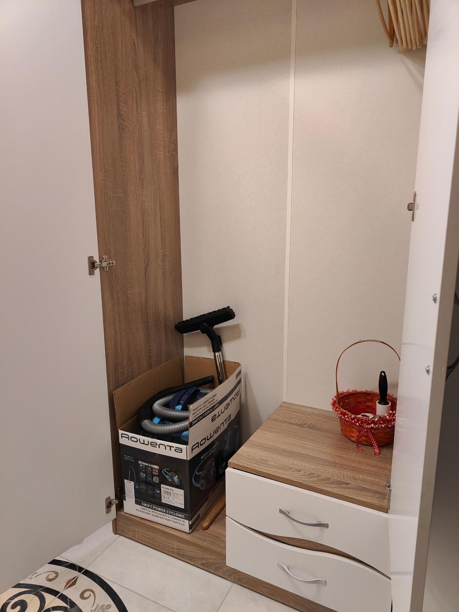 Apartemen Newly Renovated 2 Bedroom In