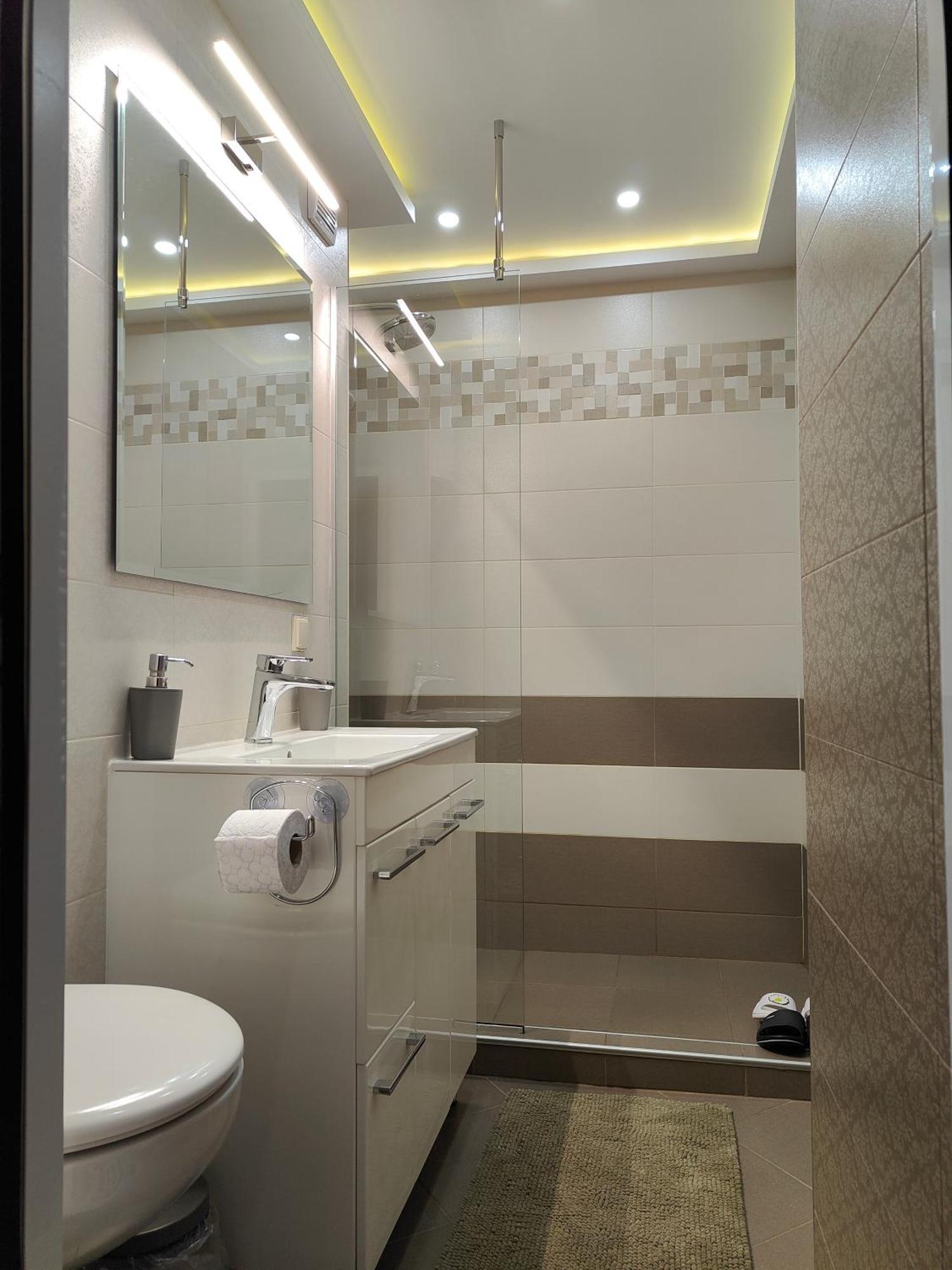 Apartemen Newly Renovated 2 Bedroom In *