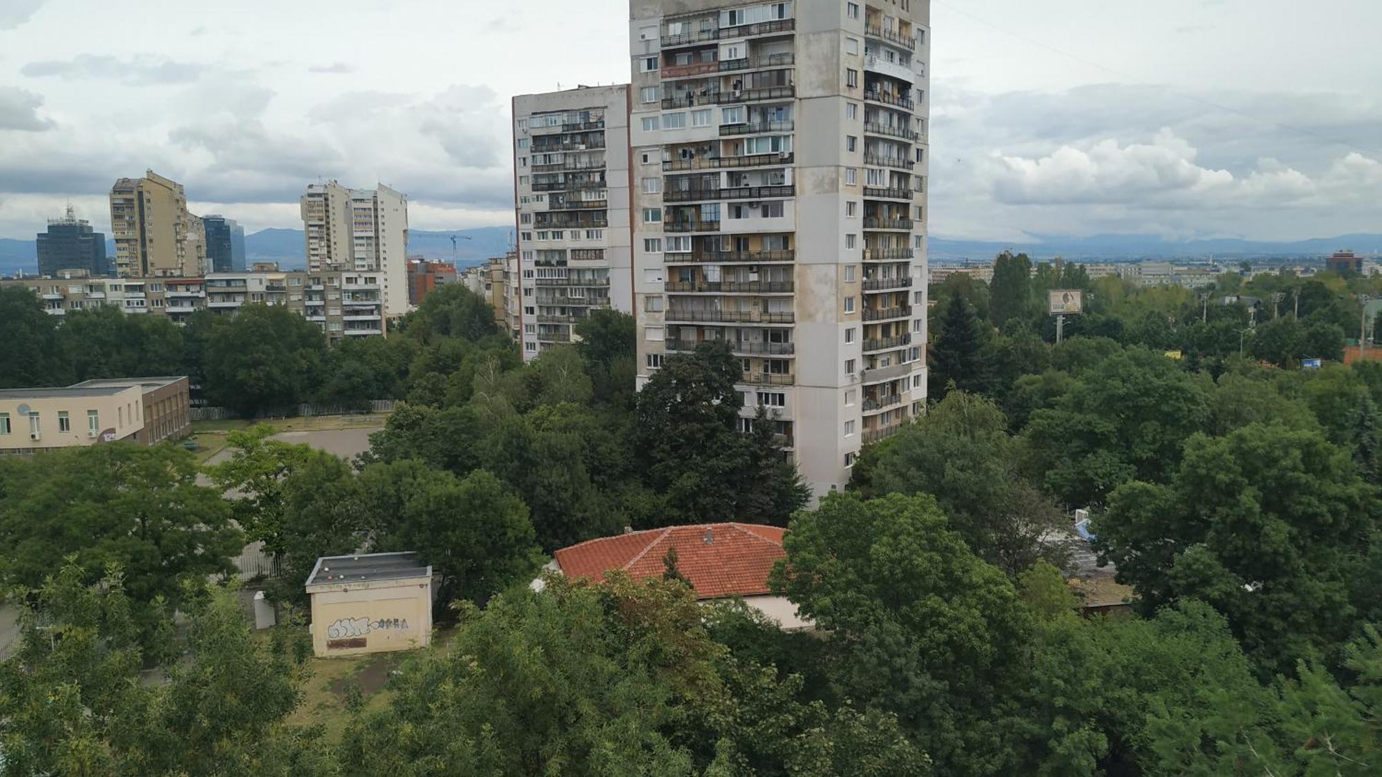 Newly Renovated 2 Bedroom In Apartemen