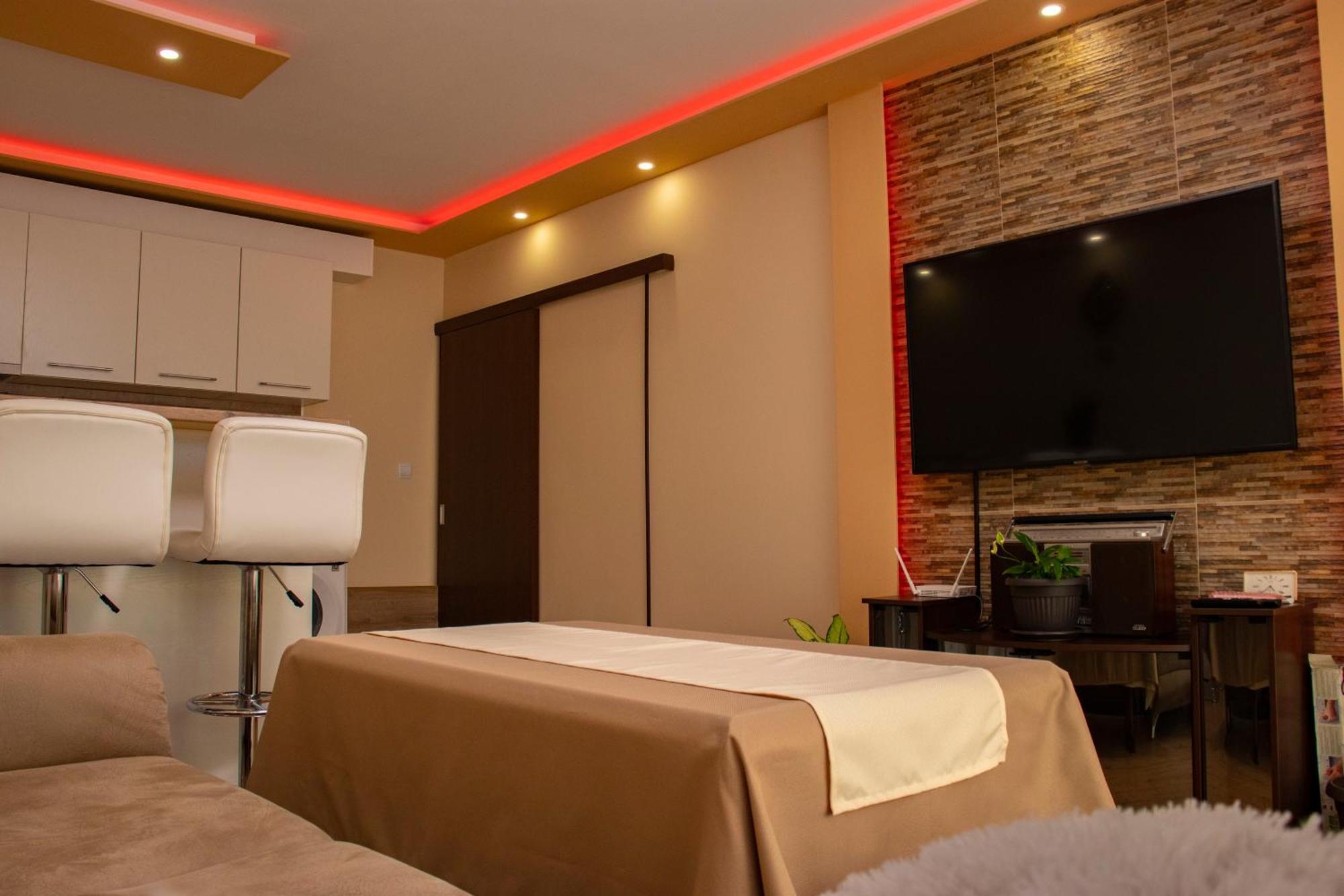 Newly Renovated 2 Bedroom In