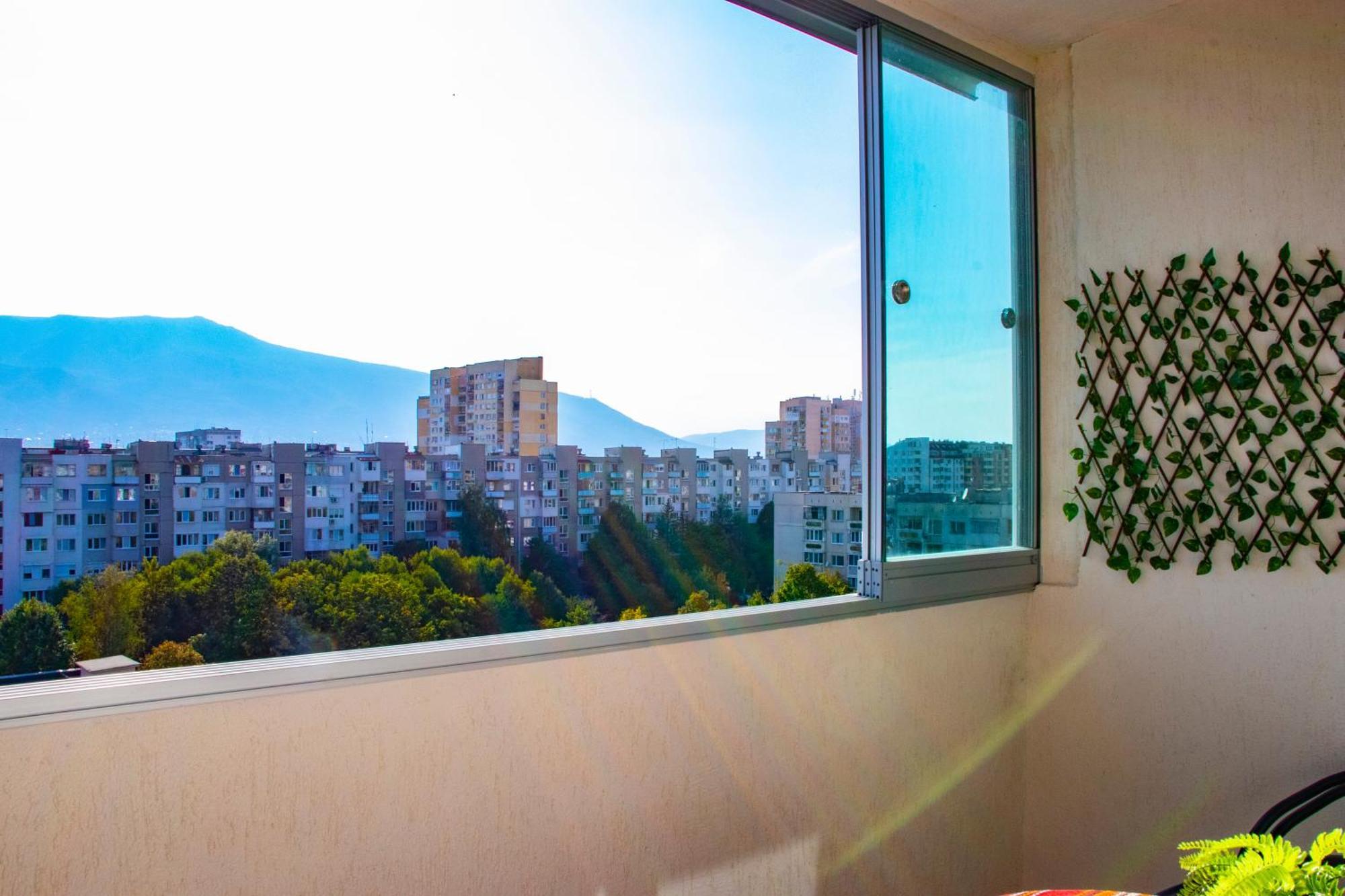 Apartemen Newly Renovated 2 Bedroom In Sofia