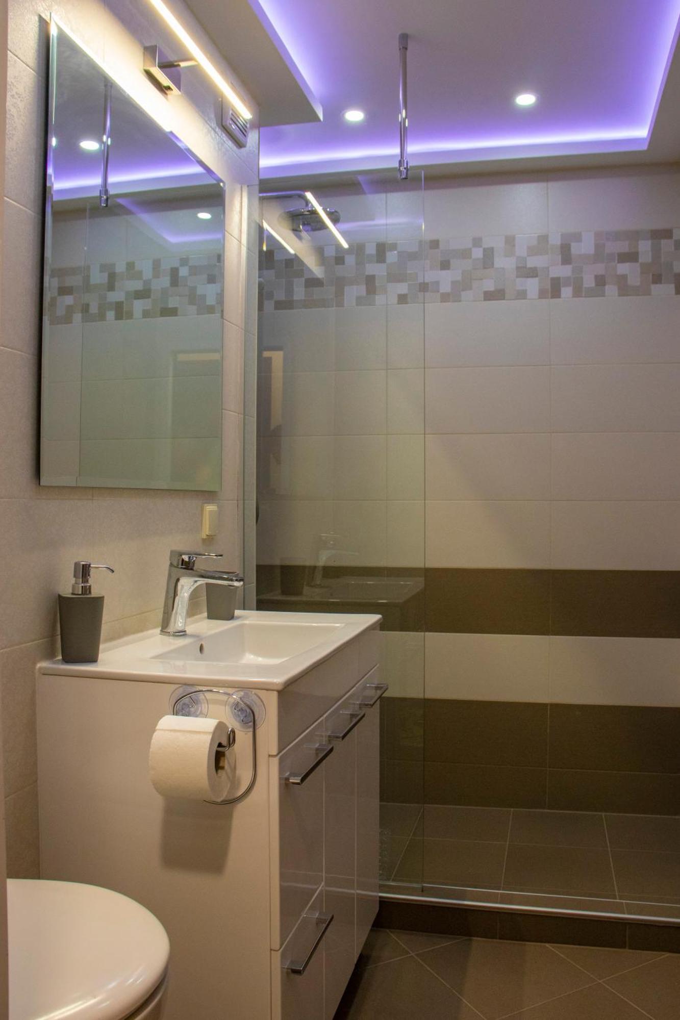 Apartemen Newly Renovated 2 Bedroom In *